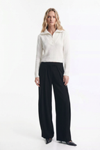 Pantalón  con pinzas cruzadas