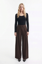 Pantalón  con pinzas cruzadas
