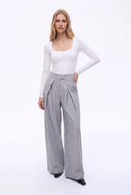 Pantalón de Rayas con Pinzas Frontales