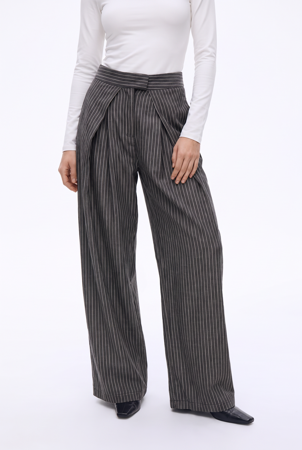 Pantalón de Rayas con Pinzas Frontales