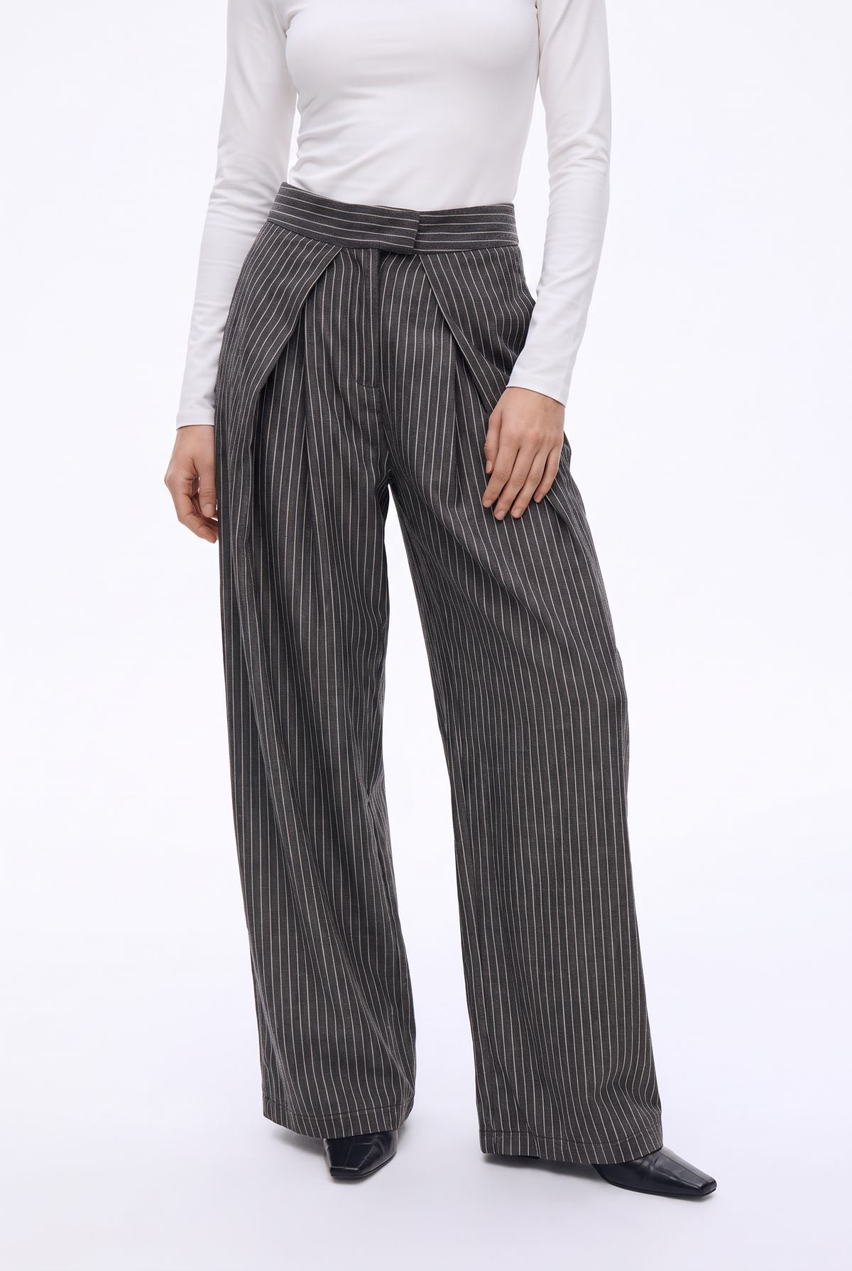 Pantalón de Rayas con Pinzas Frontales