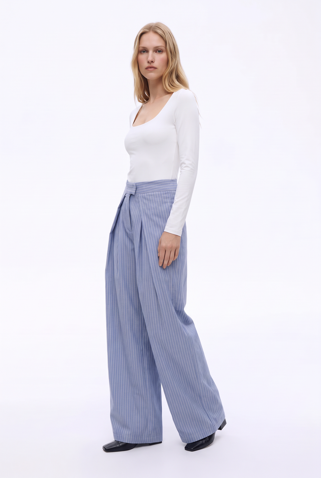 Pantalón de Rayas con Pinzas Frontales
