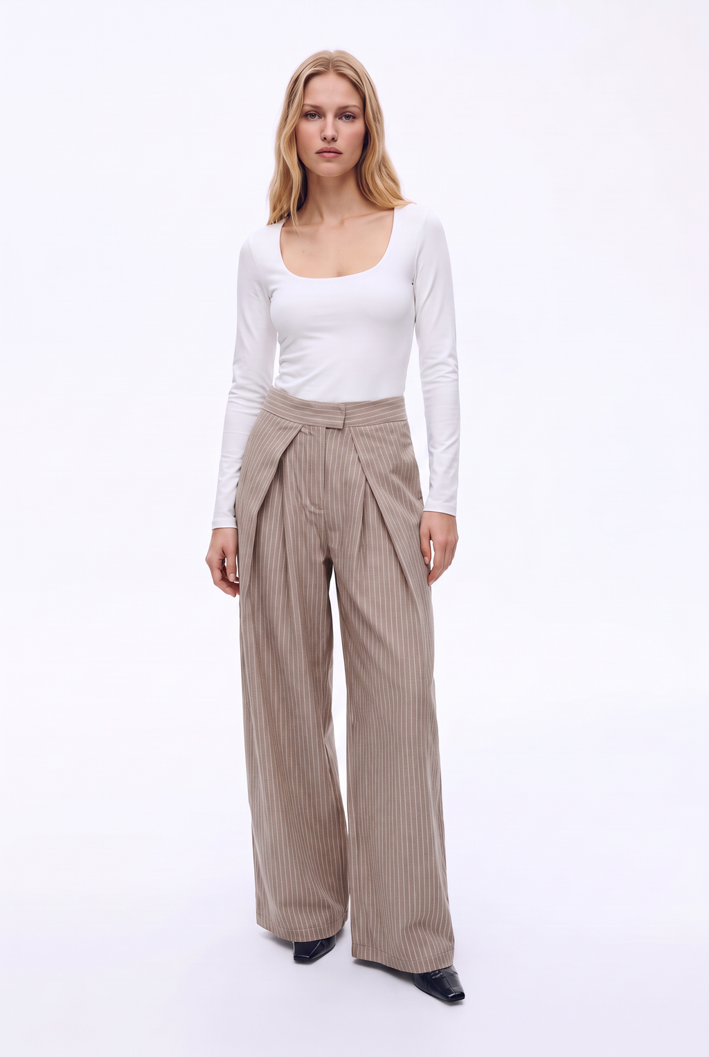 Pantalón de Rayas con Pinzas Frontales