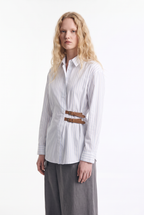 Camisa de Rayas con Doble Hebilla Lateral