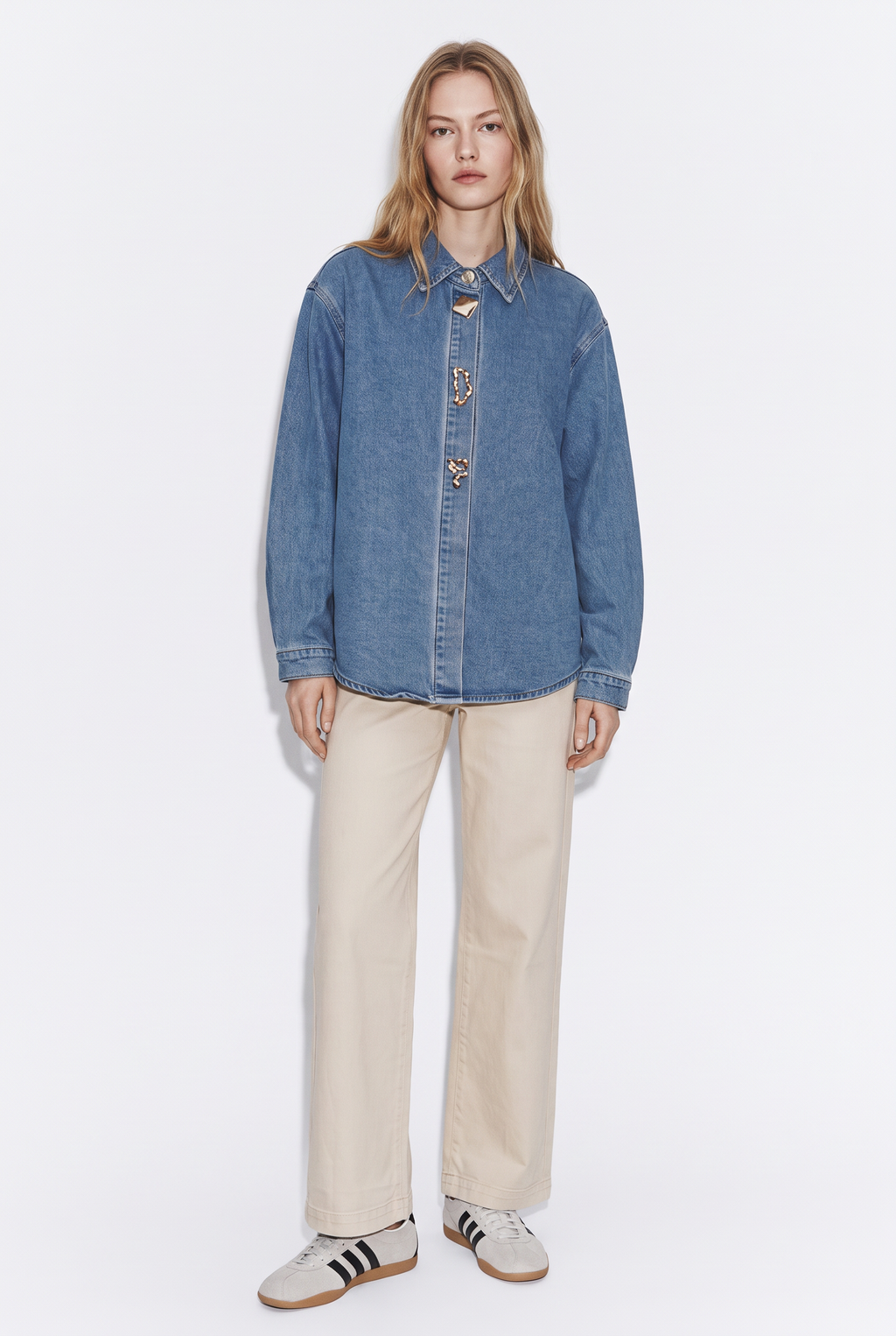 Camisa de Jeans Oversize con Broches Metálicos