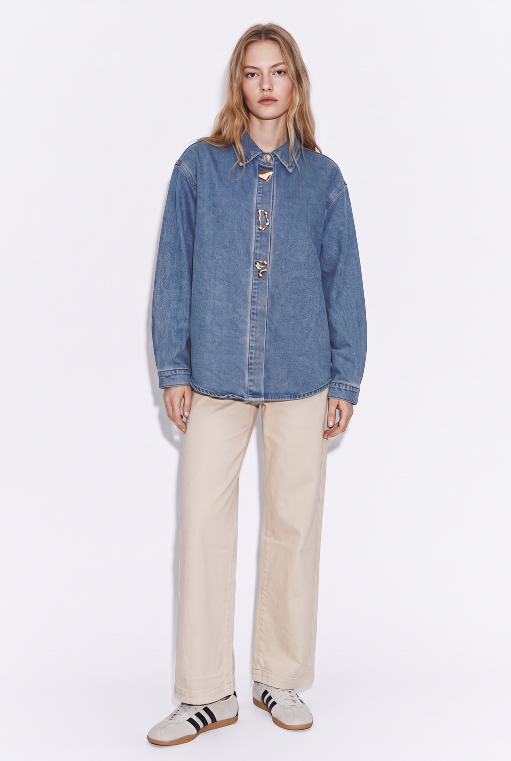 Camisa de Jeans Oversize con Broches Metálicos