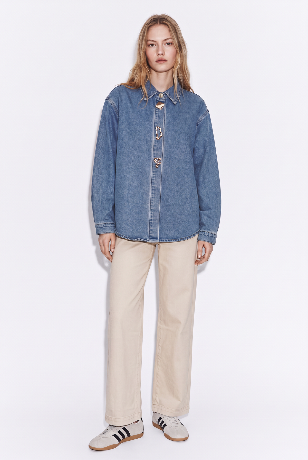 Camisa de Jeans Oversize con Broches Metálicos