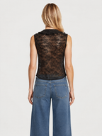 Polera de Encaje con Tachas y Amarras