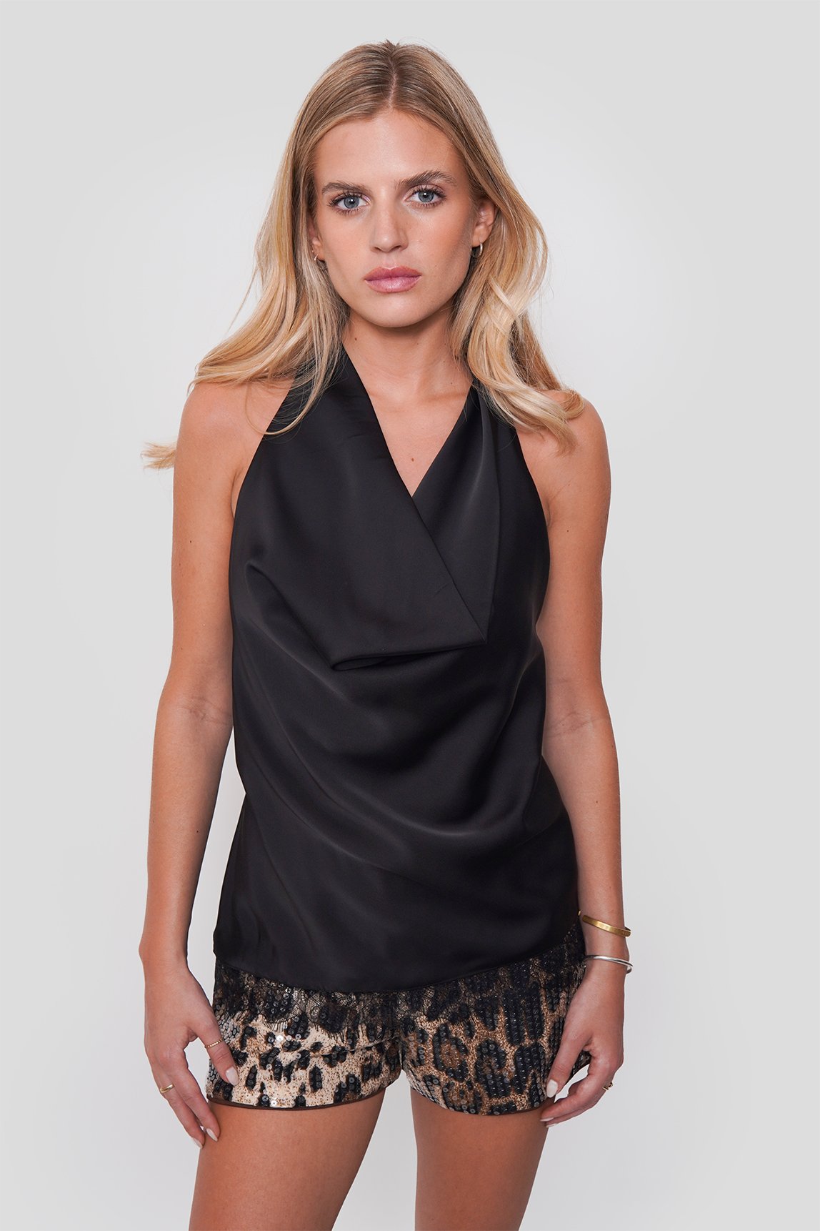 Blusa Halter Satín con Aplicación Encaje