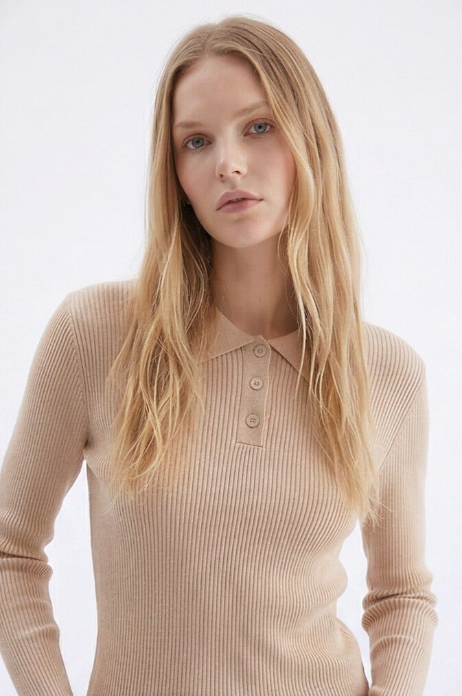 Chaleco Cuello Polo con Botones