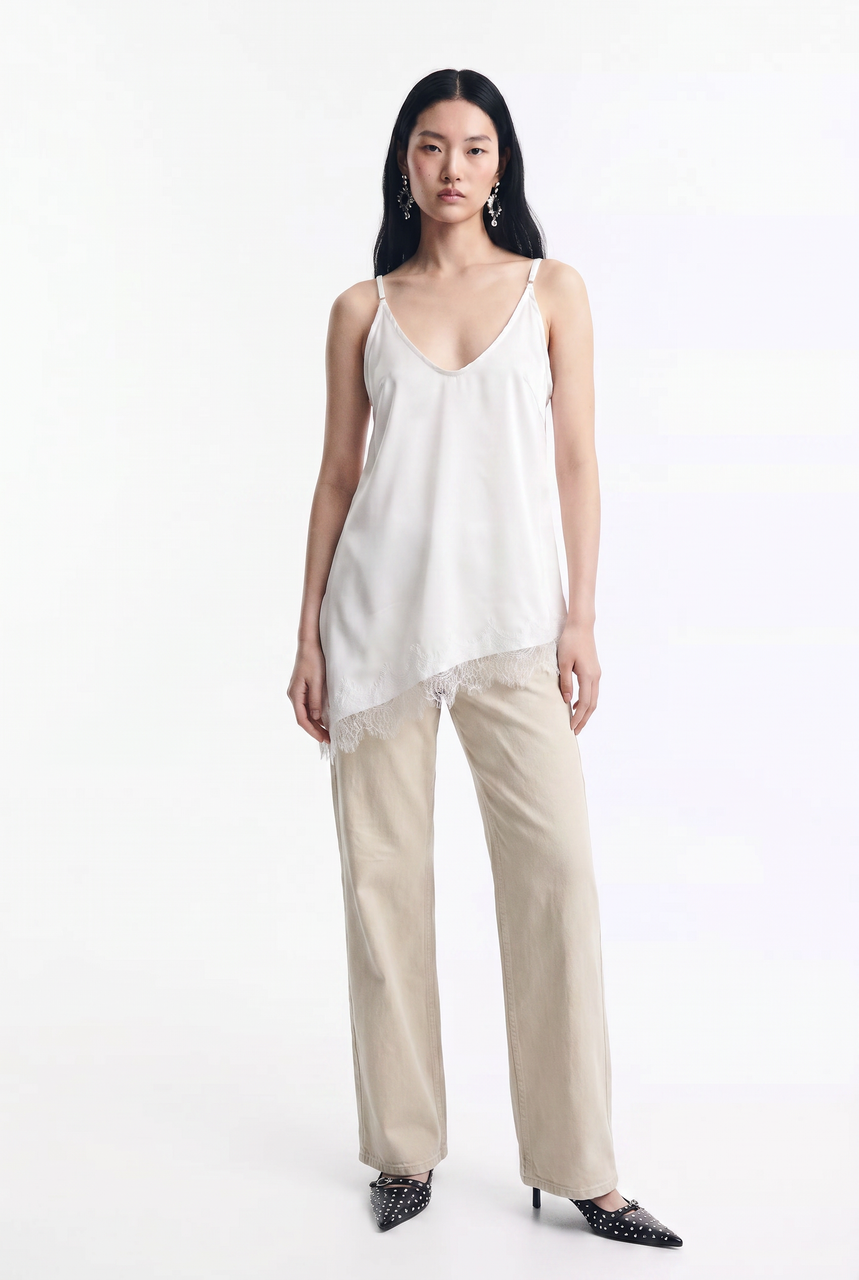 Top Lencero Satinado con Encaje y Corte Diagonal