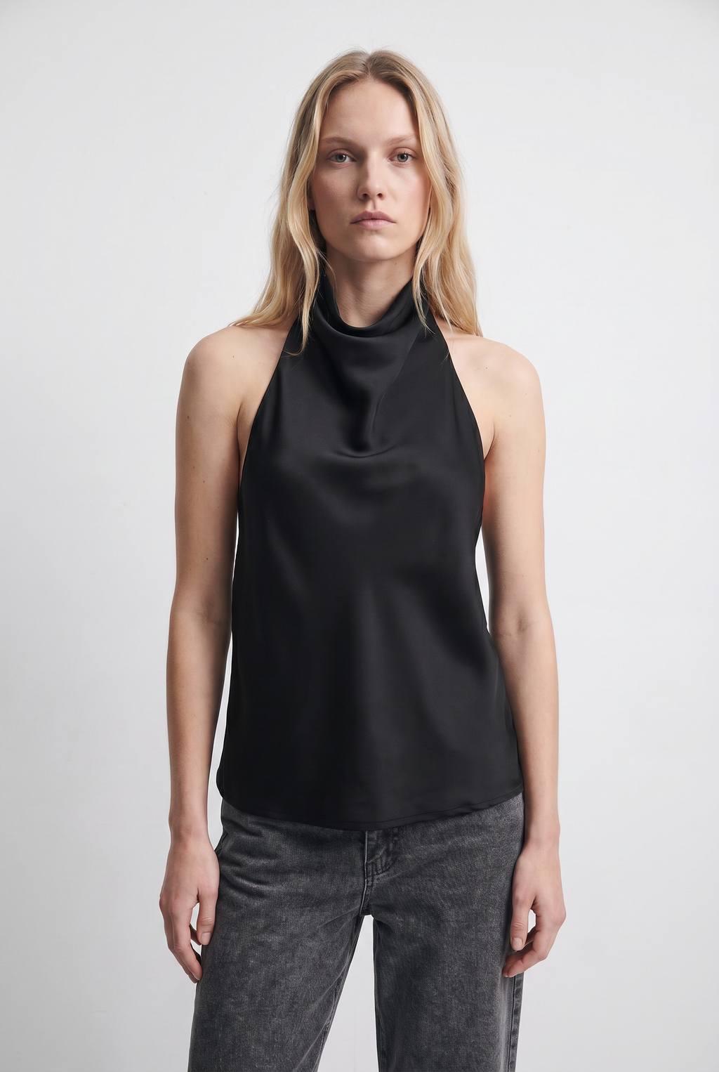 Top Halter de Satín Elegante
