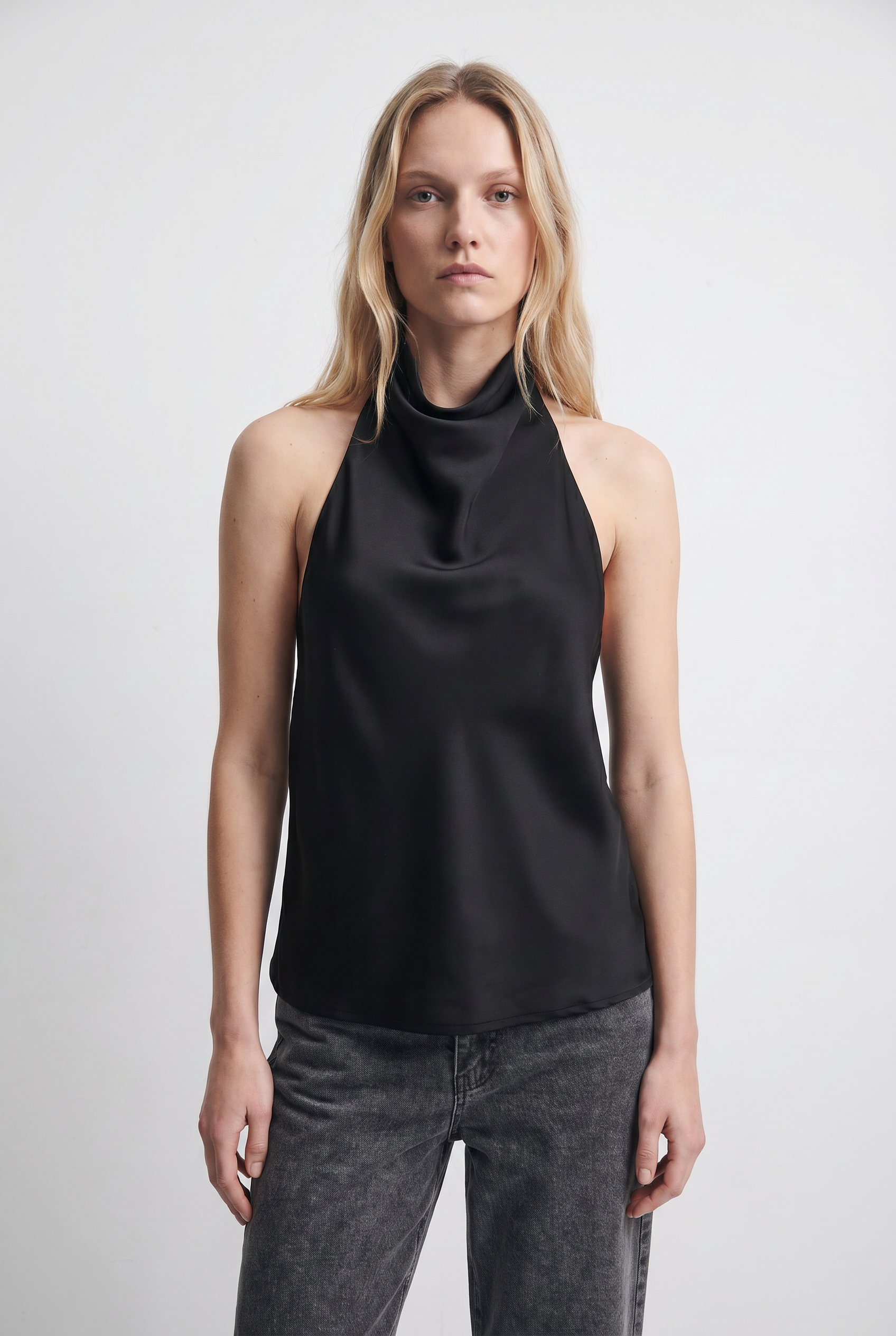 Top Halter de Satín Elegante