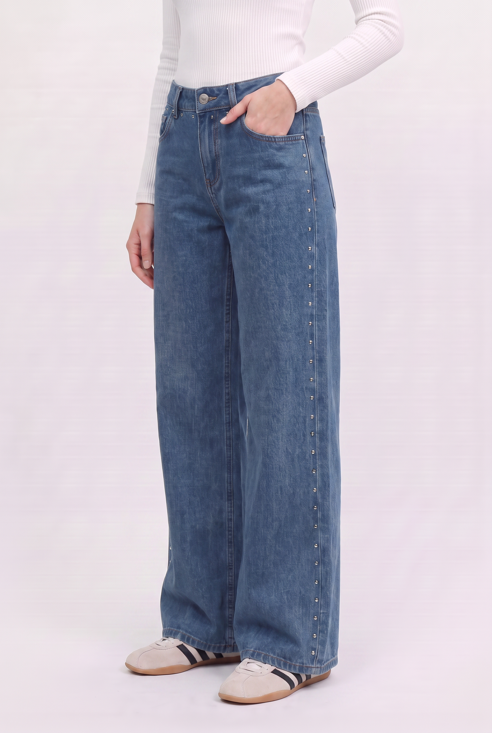 Jeans Wide Leg Elasticados con Tachas Laterales