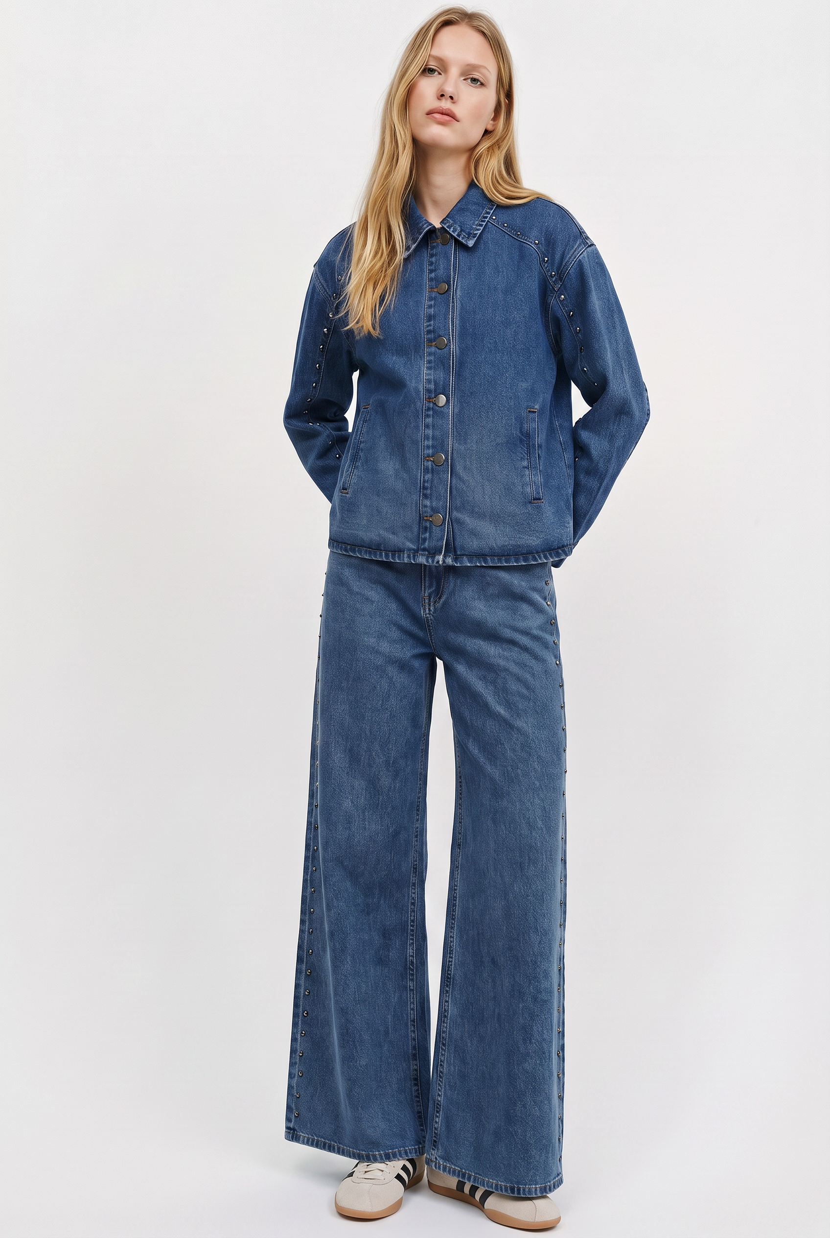 Jeans Wide Leg Elasticados con Tachas Laterales