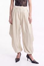 Pantalón Satín Corte Punta con Bolsillos