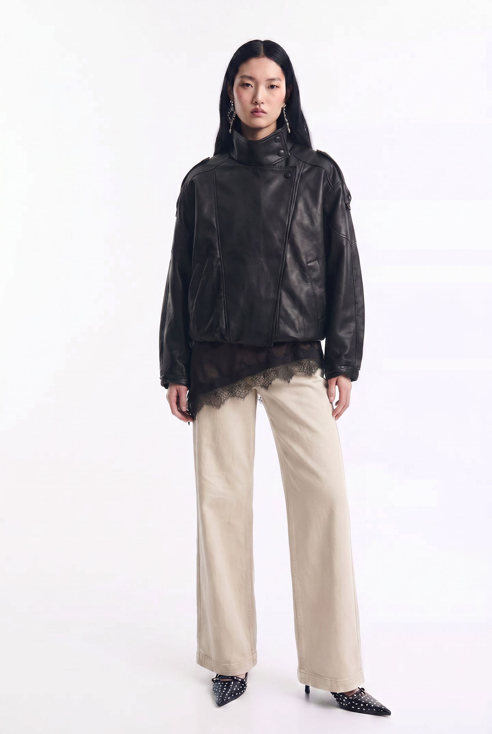 Top Lencero Satinado con Encaje y Corte Diagonal