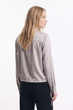 Blusa de Satín con Bolsillos y Ajuste Inferior