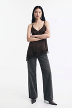 Top Lencero Satinado con Encaje y Corte Diagonal