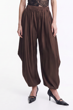 Pantalón Satín Corte Punta con Bolsillos