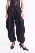 Pantalón Satín Corte Punta con Bolsillos