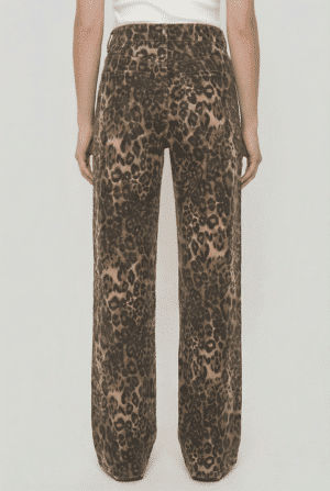 freepik__back-view-model-facing-away-fulllength-crop-from-w__87487