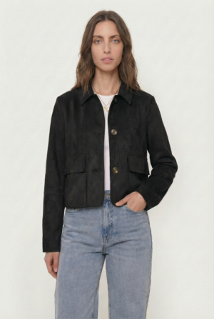 freepik__reemplaza-el-color-de-la-chaqueta-img1-por-color-n__22894