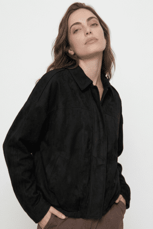 freepik__reemplaza-solo-ell-tono-de-la-chaqueta-por-color-n__62463