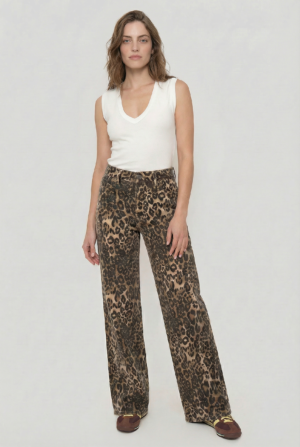 freepik__reemplaza-solo-la-modelo-img1-por-la-misma-modelo-__87483