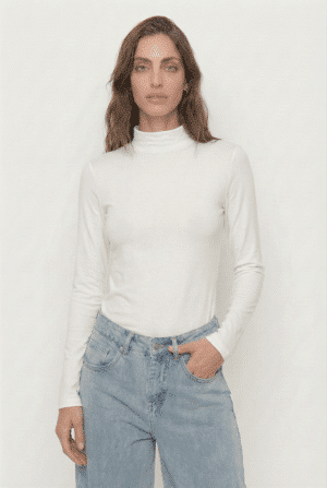 freepik_reemplaza-solo-el-color-de-la-camiseta-img1-por-color-blanco_0001