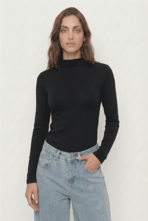 freepik_reemplaza-solo-el-color-de-la-camiseta-img1-por-color-negro_0001