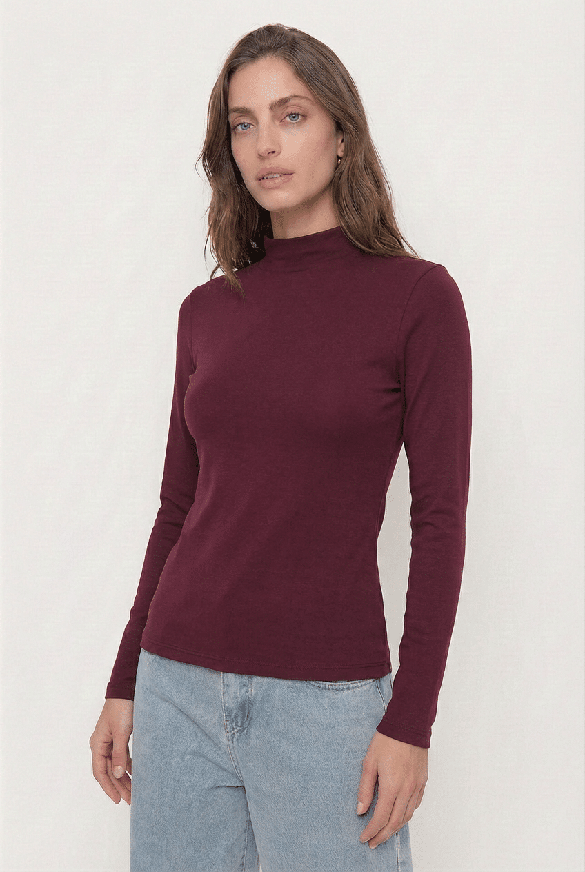 freepik_reemplaza-solo-el-color-y-la-tela-de-la-camiseta-de-la-imagen-img1-por-el-mismo-color-burdeo-de-la-camiseta-de-la-imagen-img2_0001