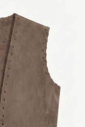 freepik_chaleco-de-ante-marron-vi_2850811039