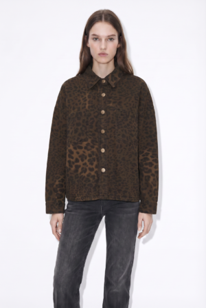 freepik_reemplaza-la-chaqueta-de-_2814039687