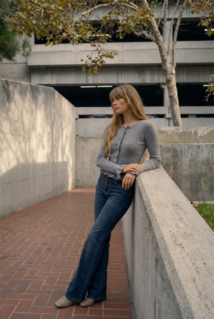 freepik_reemplaza-la-modelo-y-el-_2846072860