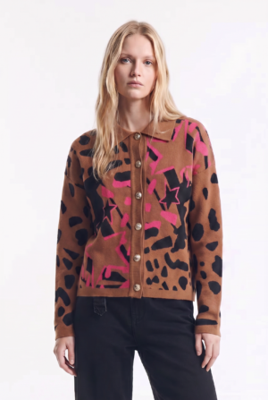 freepik_reemplaza-solo-el-sweater_2816004054