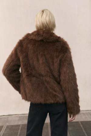 freepik_usa-img2-modelo-como-refe_2738317059