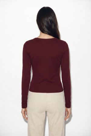 freepik_usa-la-imagen-de-la-model_2816127025