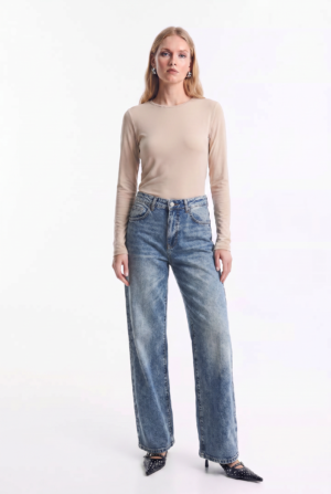 magnific_el-pantalon-de-la-imagen-_iA5ppXs3uK